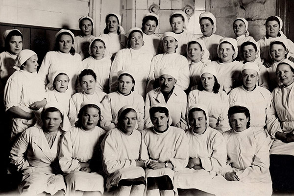 Люди в белых халатах. По страницам истории Люди в белых халатах. По страницам истории