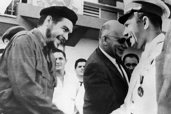 В Саратовской области предложили установить первый памятник Че Геваре и Гагарину