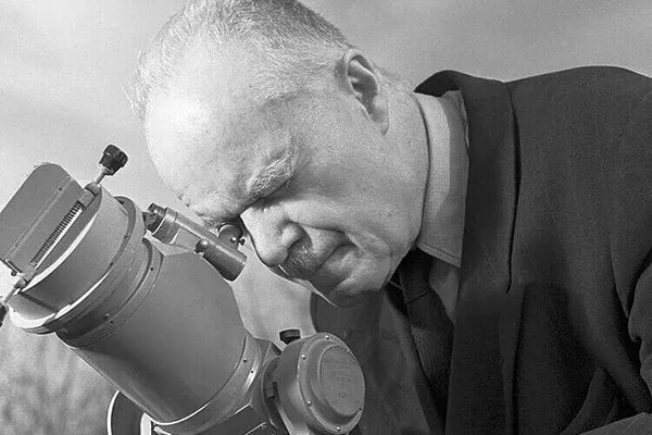 Фисенков Василий Григорьевич - советский астроном, один из основоположников астрофизики Фисенков Василий Григорьевич - советский астроном, один из основоположников астрофизики