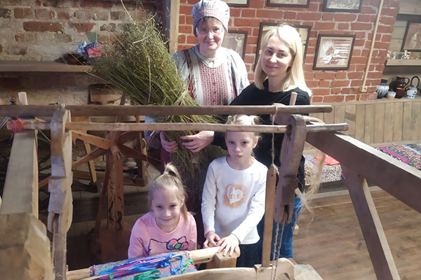 "Куделицу" провели радостно - ждем зимушку "Куделицу" провели радостно - ждем зимушку