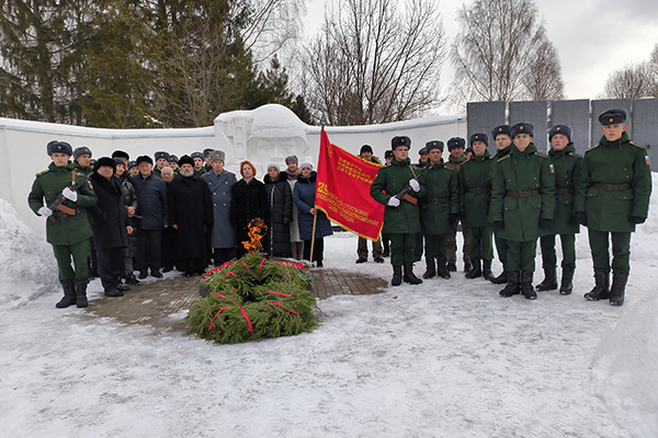 Знамя дивизии, 80 лет назад освободившей Гжатск от фашистского рабства, передано в наш Музей Знамя дивизии, 80 лет назад освободившей Гжатск от фашистского рабства, передано в наш Музей