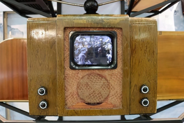 Предмет с выставки. «КВН-49». Первых помнят всегда Предмет с выставки. «КВН-49». Первых помнят всегда