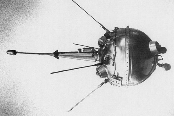 Межпланетная станция «Луна-1»: путь проложен