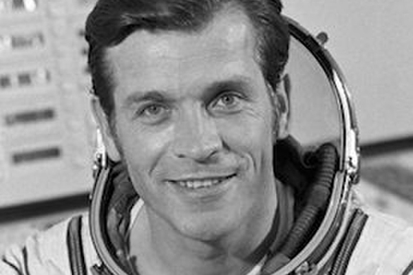 Серебров Александр Александрович. Космонавт № 52/110.