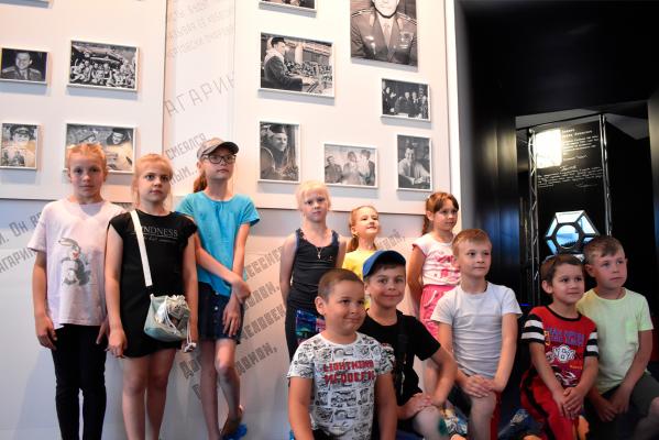 «Он молод, красив, у него такая улыбка…»