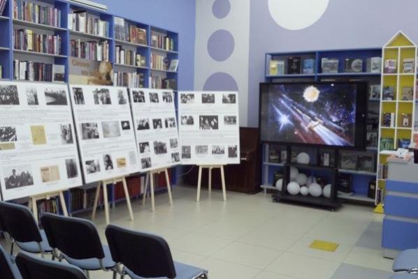 Выставка "Служили два товарища" в библиотеке №1 Выставка "Служили два товарища" в библиотеке №1