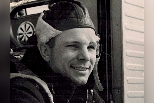 Полёт Гагарина. Подвиг науки. Подвиг человека. Полёт Гагарина. Подвиг науки. Подвиг человека.