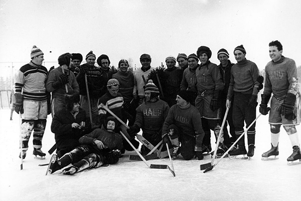 «Как на лед он с клюшкой выходил…» «Как на лед он с клюшкой выходил…»