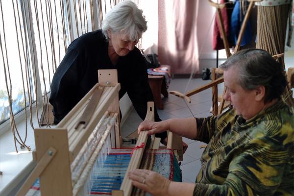 Кружок «Льняница» продолжает работать на выставке «Батюшка Лён» Кружок «Льняница» продолжает работать на выставке «Батюшка Лён»