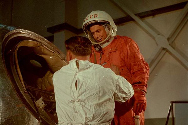 «Заря», я «Орёл», к передаче отчётного сообщения готов». Продолжение