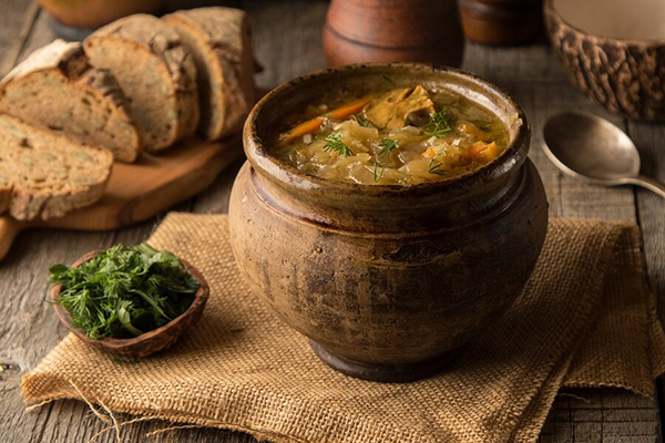 Рассольник в чугунке из русской печи по рецепту хозяюшки клушинской избы