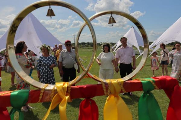 «Дерево держится корнями, а человек – семьёй»!
