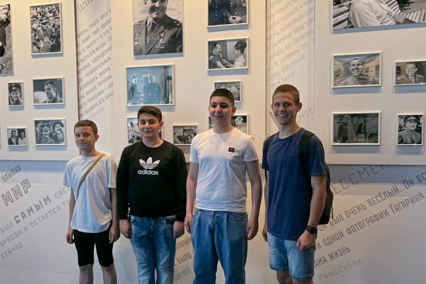 Акция «Улыбнись с Гагариным!» продолжается