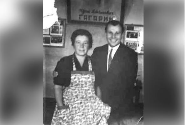 Учительница Гагарина