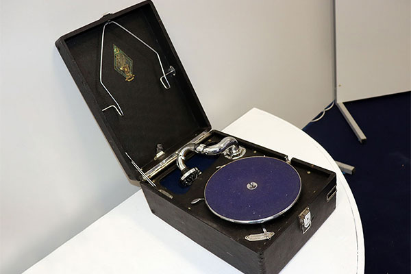 Патефон портативный «ПТ-3»