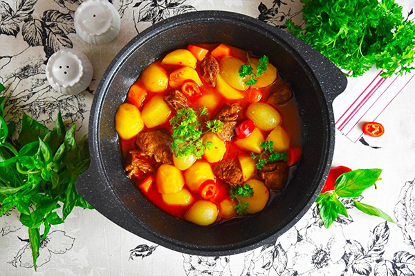 Картофель тушёный с мясом по-гагарински Картофель тушёный с мясом по-гагарински