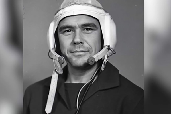 Лазарев Василий Григорьевич. Космонавт № 26/64