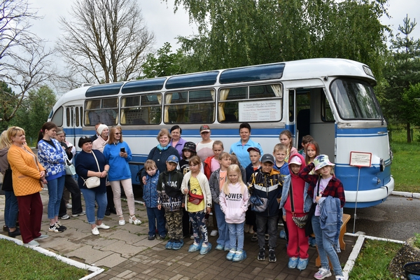 Открылась уличная выставка «Гагаринский автобус» Открылась уличная выставка «Гагаринский автобус»