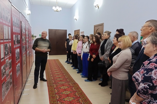 Не расстанусь с комсомолом! Не расстанусь с комсомолом!