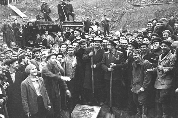 Гагаринский кубометр бетона в Красноярскую ГЭС