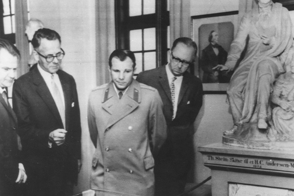 Анонс выставки "В стране Андерсена" Анонс выставки "В стране Андерсена"