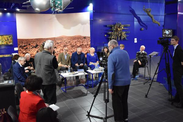 Круглый стол «Гагарин – герой нашего времени» Круглый стол «Гагарин – герой нашего времени»