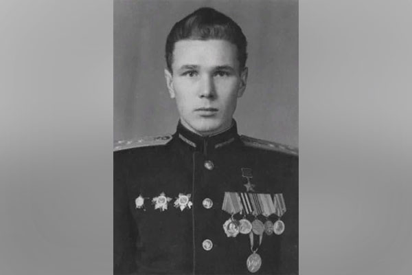 100 лет со дня рождения Героя Советского Союза Молоненкова Константина Иосифовича 100 лет со дня рождения Героя Советского Союза Молоненкова Константина Иосифовича