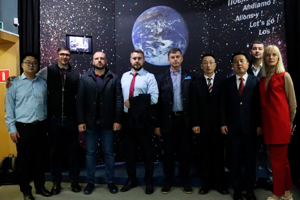 Туристы из Китая посетили мемориальный комплекс Ю.А. Гагарина Туристы из Китая посетили мемориальный комплекс Ю.А. Гагарина