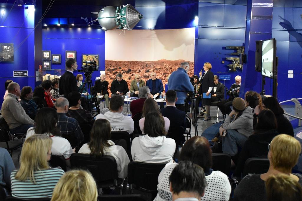 Гагарин — герой нашего времени